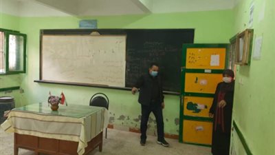 ساعة الحسم.. توافد متوسط للمواطنين في لجنة الشهيد أحمد السرسي بشبين الكوم (فيديو)