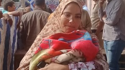 “أمينة” تصطحب رضيعتها للإدلاء بصوتها في انتخابات النواب: صوتي لا يقل أهمية عن المحاربين