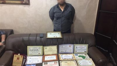 القبض على منتحل صفة مستشار بإحدى الجهات الحكومية