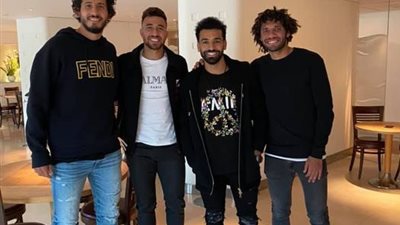 تريزيجيه وصلاح والنني على طائرة واحدة متجهين إلى معسكر منتخب مصر