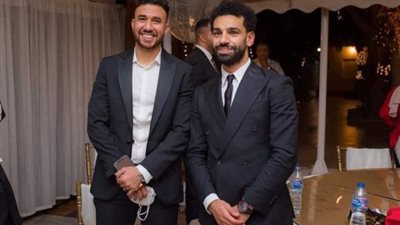 شاهد.. رقص محمد صلاح في فرح شقيقه بحضور تريزيجيه (صور)