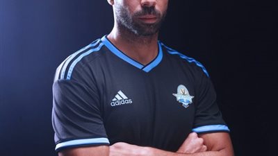 أحمد فتحي عن ارتداء شارة قيادة بيراميدز: “مستحيل.. عبد الله السعيد هو الكابتن”