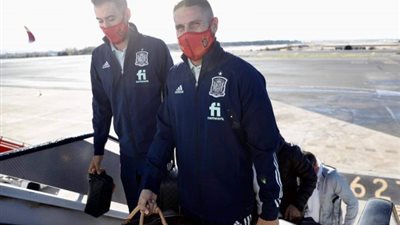 استعدادا لأمم أوروبا 2021.. منتخب إسبانيا يصل إلى هولندا (صور)