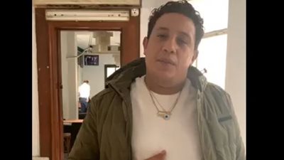 حمو بيكا يعتذر لهاني شاكر من داخل “الموسيقيين”: “إحنا اتعلمنا على غناك” (فيديو)