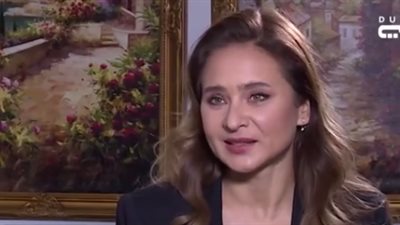 نيللي كريم تحيد عن رأيها في مسألة الزواج (فيديو)
