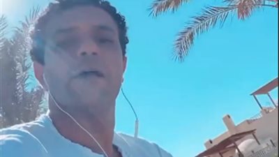بالرغم من إصابته بكورونا.. آسر ياسين يخالف الإجراءات الاحترازية (فيديو)
