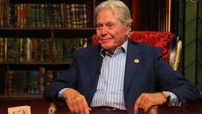 حسين فهمي: “أهلي دخلوني مدرسة حكومية لأنهم كانوا وطنيين”