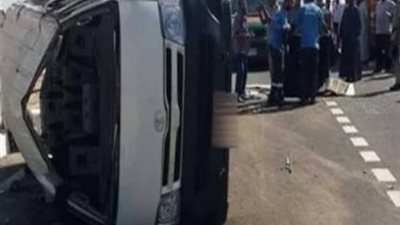 بالأسماء.. إصابة 8 أشخاص إثر انقلاب ميكروباص بطريق أسيوط الغربي