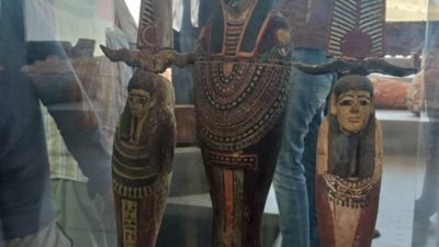 العناني: الإعلان عن كشف أثري جديد في سقارة خلال أسابيع