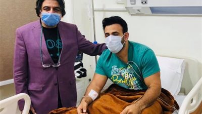 أول صورة لإبراهيم فايق من داخل المستشفى.. والطبيب: بيتحسِّن
