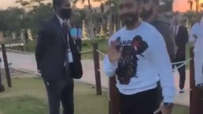 أول ظهور لـ”تامر حسني” بعد انفصاله عن زوجته بسمة بوسيل (فيديو)