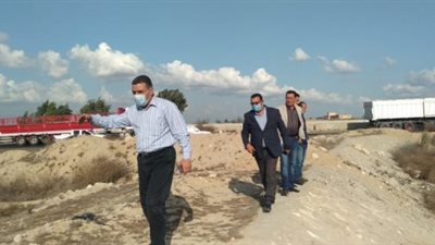 رئيس جهاز “النوبارية الجديدة” يتفقد العمل بالمنطقة الصناعية الثانية