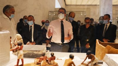 استعدادًا لنقل المومياوات.. وزير السياحة والآثار يتفقد المتحف القومي للحضارة بالفسطاط (صور)