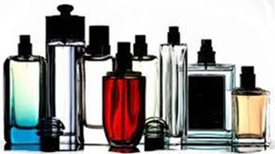 نصائح لرش العطور بطريقة صحيحة ليدوم فترة أطول