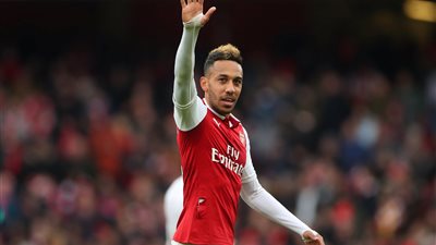 بعد واقعة مطار جامبيا.. أوباميانج يفتح النار على مسؤولي “كاف”