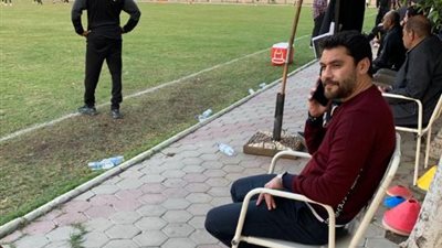 أحمد حسن يدعم ابنه في مباراة منتخب الشباب والنجوم (صور)