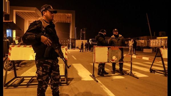 عناصر من الأمن المصري