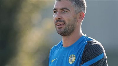 إنتر يعلن إصابة كولاروف بكورونا