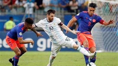 ميسي يقود التشكيل الأساسي لمنتخب الأرجنتين أمام بيرو