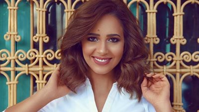 الأجواء الرومانسية تسيطر على برومو كليب “أوبا” لرنا سماحة بتوقيع بتول عرفة (فيديو)