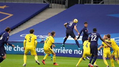 فرنسا تسحق السويد برباعية مثيرة في ختام دور المجموعات بالدوري الأوروبي