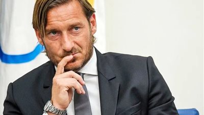 تقارير.. توتي يرفض منصبًا في روما ويتمسك بالمدير الفني