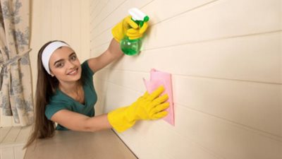 طرق سهلة لتنظيف الحائط من الأوساخ دون إفساد الدهان