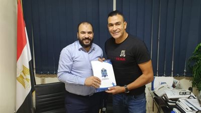 بعد اعتزاله.. عصام الحضري يفتتح أكاديمية لحراسة المرمى (فيديو)