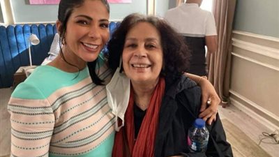 يسري نصر الله ينشر كواليس حكاية ما تقولش لحد بطولة منى زكي (صور)