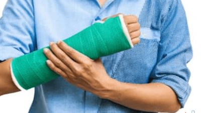 كسر الحوض الشائع بين كبار السن.. تعرف على الإسعافات الأولية للكسور