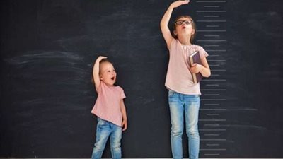 “إخصائي أطفال” توضح أهم علامات تأخر النمو عند الصغار