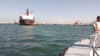 استمرار فتح بوغازي الدخيلة والإسكندرية أمام حركة البضائع رغم سوء الأحوال الجوية