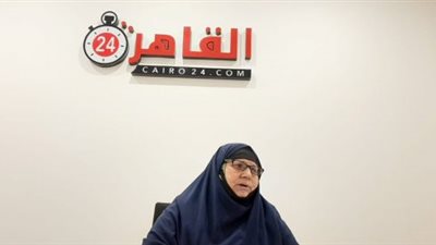 استجابة سريعة.. “القاهرة 24” يستضيف “سيدة المطر” لحين وصول مندوبي “التضامن الاجتماعي”