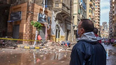 جهود لإنقاذ 4 مواطنين محتجزين داخل عقار منهار بحي الجمرك.. وتوجيهات عاجلة من محافظ الإسكندرية