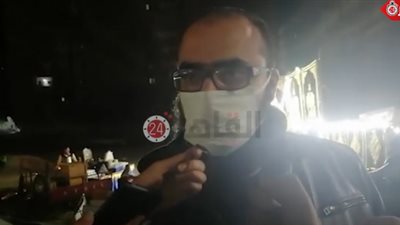 نجل الراحل فايق عزب يوضح سبب غياب والدته عن جنازة زوجها (فيديو)