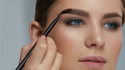 تعرفي على طرق تشقير الحواجب في المنزل بأبسط المكونات