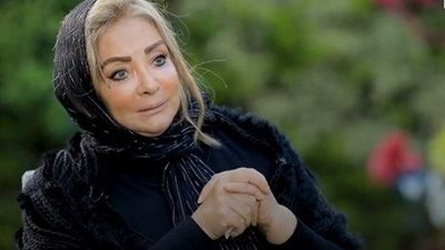 منة تيسير لمنتقدي شهيرة بعد مغادرتها المنزل قبل انتهاء العدة: “الحسانات بتتلم على قفاكم” (صورة)