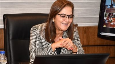 وزيرة التخطيط: وقف بناء مراكز لخدمة المواطنين واستبدالها بعربات متنقلة