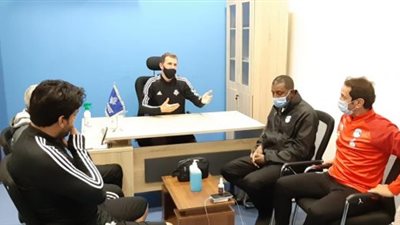 جلسة تنسيقية بين ربيع ياسين وأرواباريتا مدرب بيراميدز