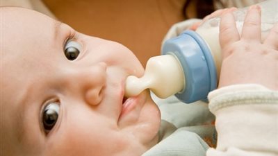 ما هى أضرار الحليب البقري على الطفل؟