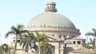 رئيس جامعة القاهرة يعفي أبناء شهداء الأطقم الطبية من المصروفات الدراسية