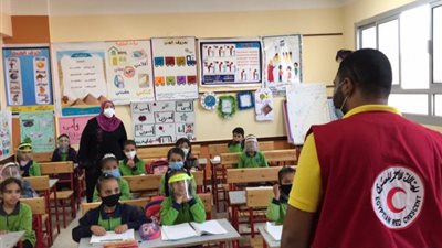 “دعم العودة الآمنة بالمدارس”.. أنشطة توعوية من الهلال الأحمر للطلاب بالإسماعيلية