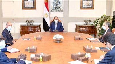 السيسي يؤكد تطلع مصر للتعاون البناء مع “أورانج” وغيرها من الشركات الفرنسية