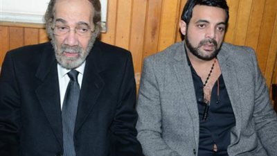 عمرو محمود ياسين يحيي ذكرى “الأربعين” على وفاة والده (صورة)