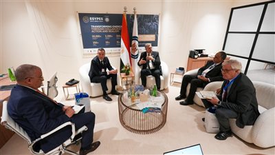 وزير البترول يعقد لقاءات مع رؤساء شركات عالمية على هامش أديبك 2025 بأبوظبي