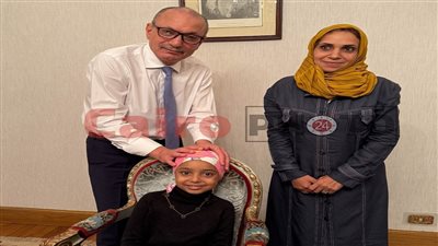 في لفتة إنسانية.. السفير التركي يستضيف ليلى محاربة السرطان لدعمها معنويًا | صور