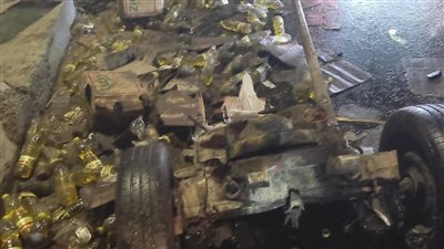 تصادم سيارة نقل بأخرى محملة بمنتجات تموينية على طريق أبو زعبل – مسطرد في القليوبية