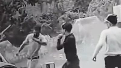 الأمن يفحص فيديو متداول لاعتداء شباب على آخر حاول الدفاع عن شقيقته