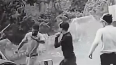 كان يدافع عن شقيقته وابنتها.. ضبط المتهمين بالاعتداء على شاب بالأسلحة البيضاء في الدقهلية