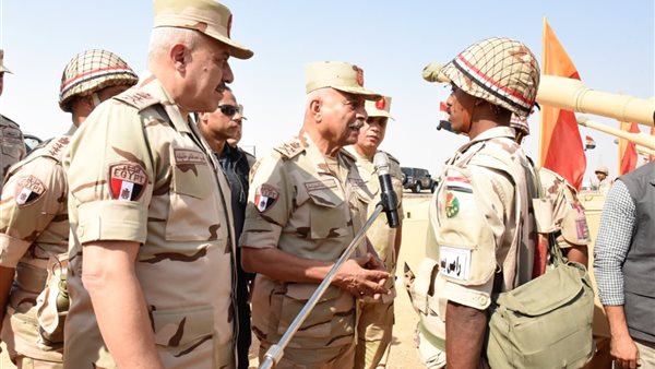  وزير الدفاع يشهد